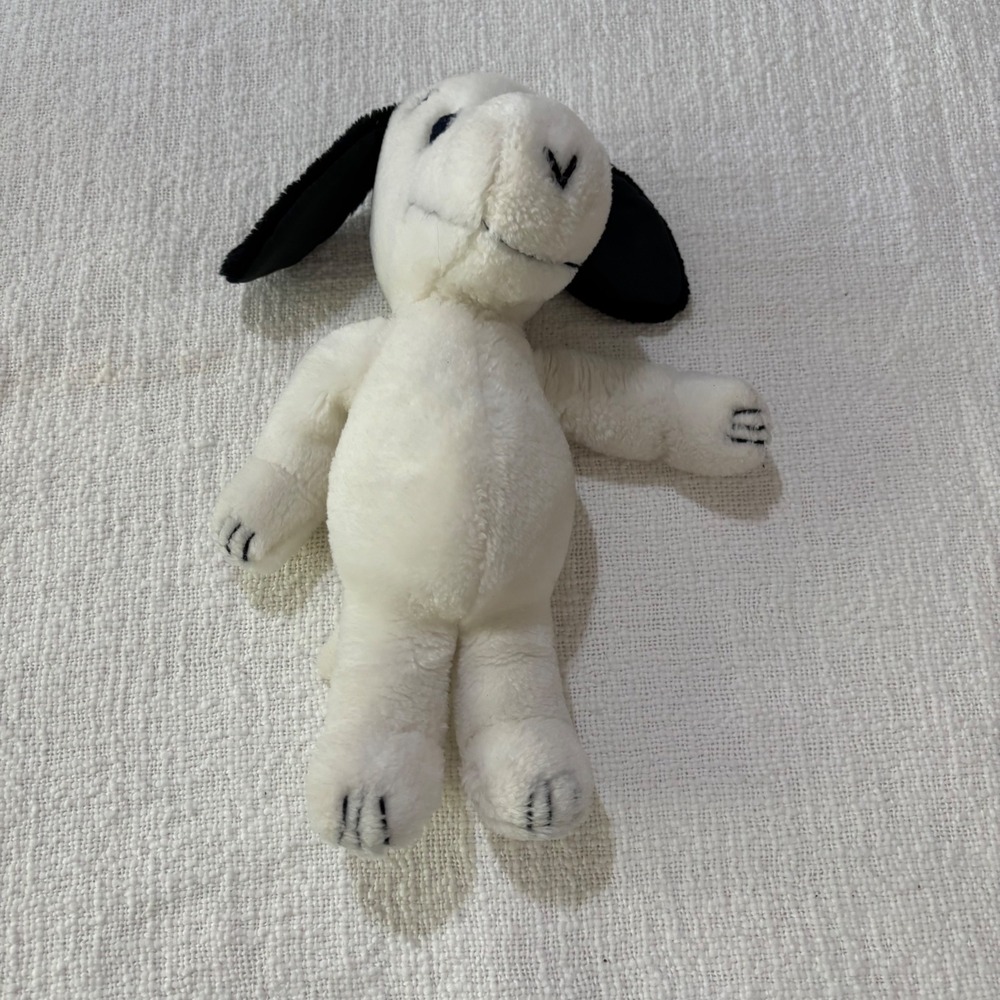 Vintage Snoopy Plush United Feature Syndicate Peanuts White Black Dog Toy